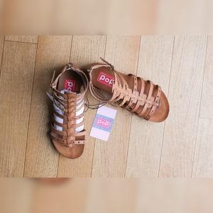 Pop gladiator sandals